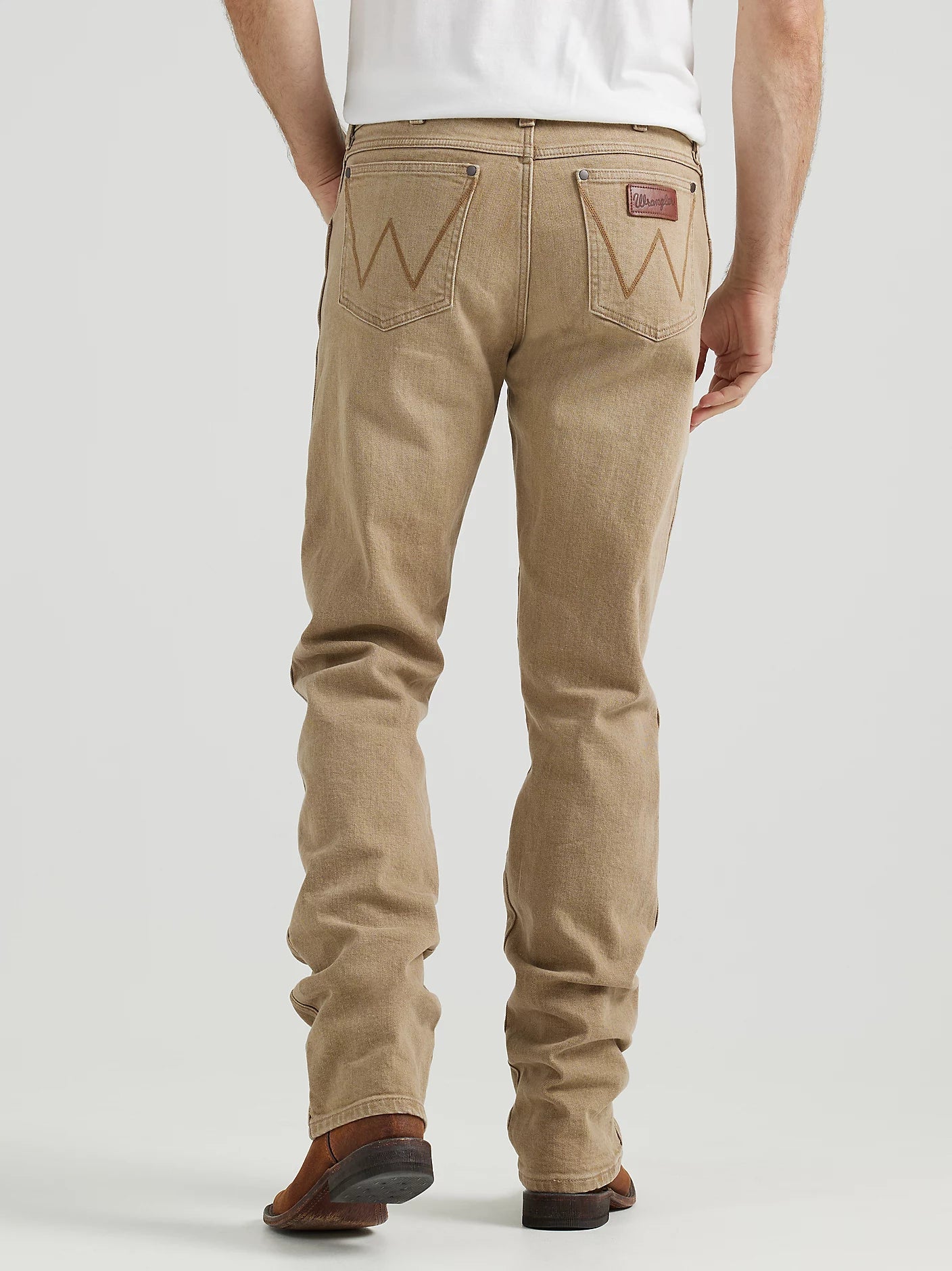 Wrangler Retro® Slim Straight Jean - Saddle