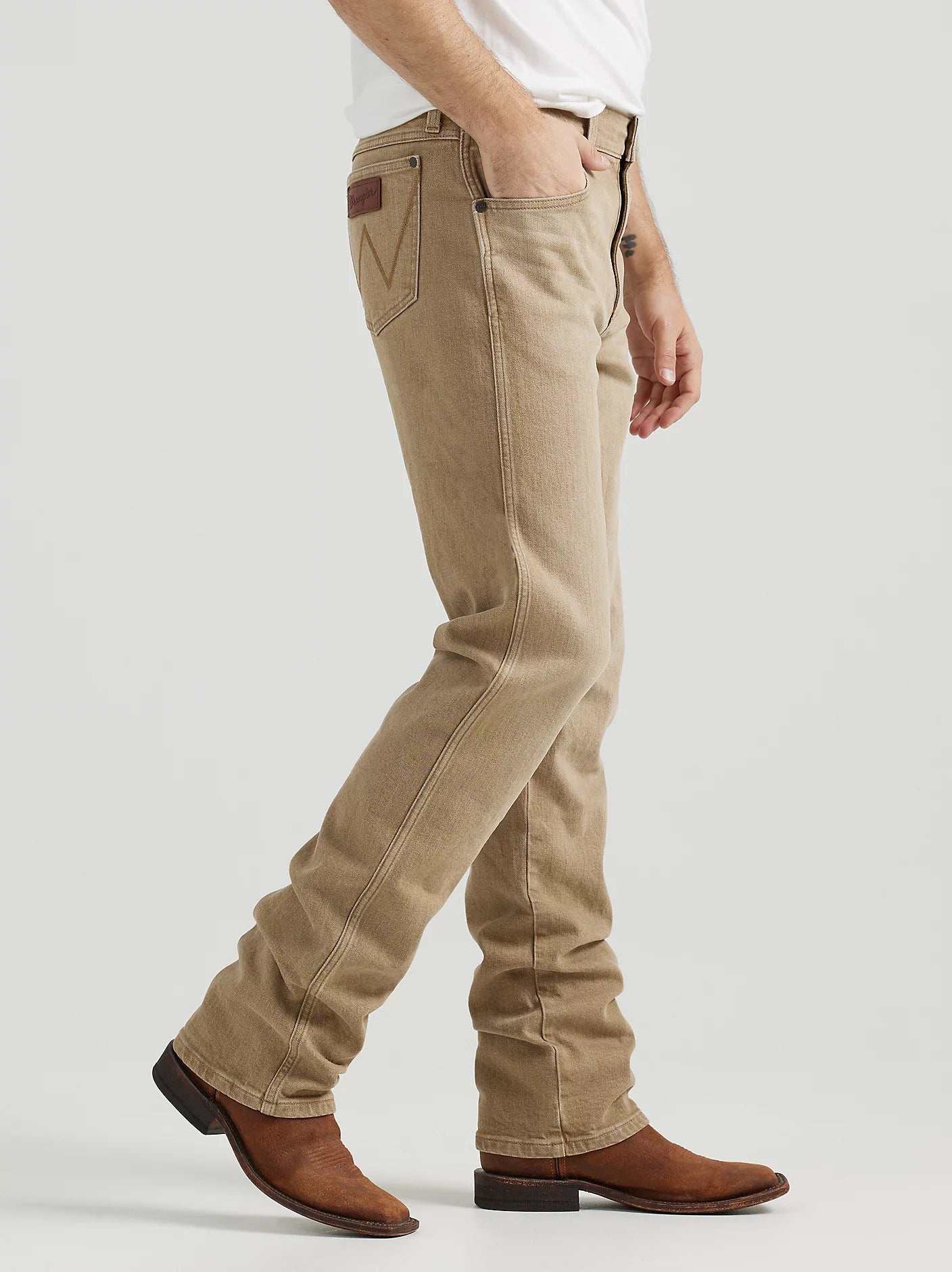 Wrangler Retro® Slim Straight Jean - Saddle