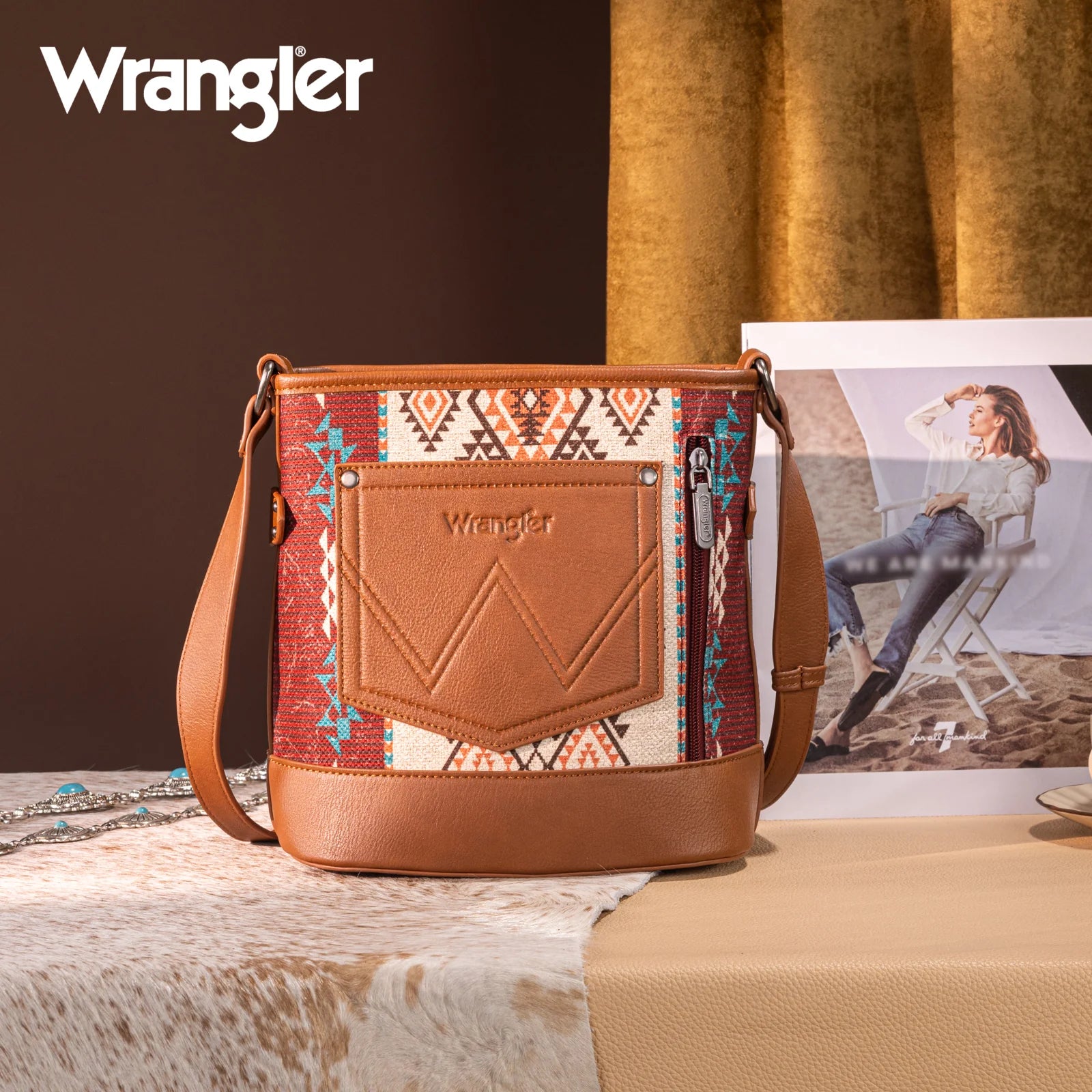 Sac bandoulière Wrangler à motif aztèque vieilli, imprimé des deux côtés, avec compartiment dissimulé pour port d’arme - Brun