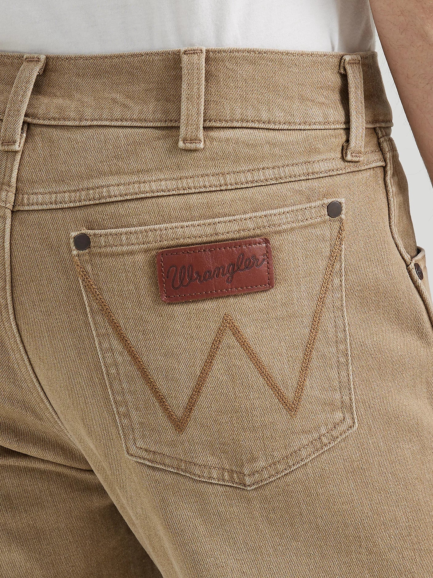 Wrangler Retro® Slim Straight Jean - Saddle