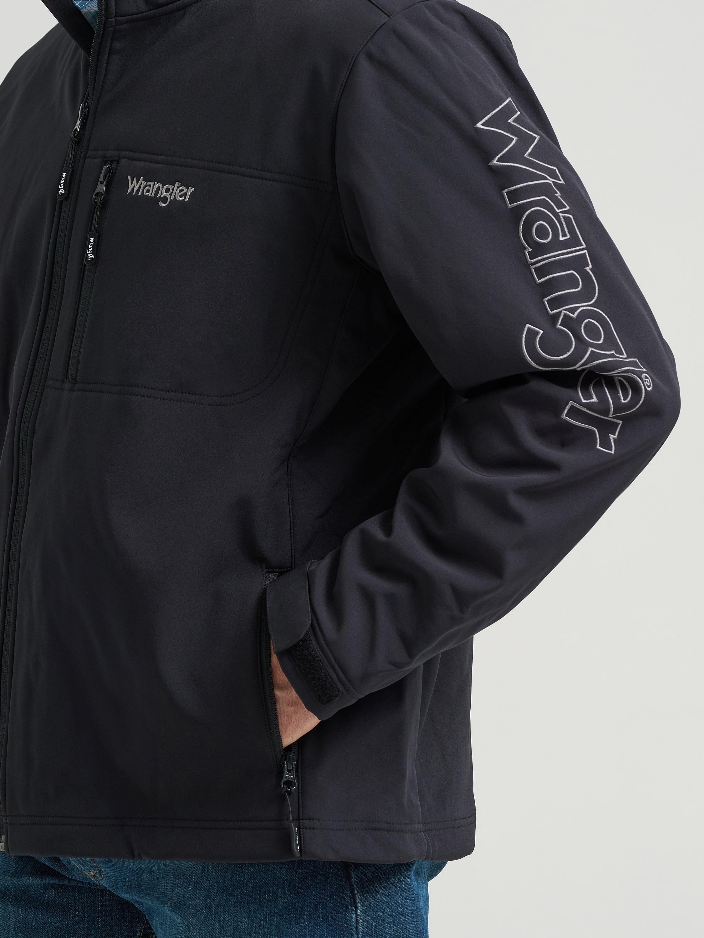 Wrangler® Logo Trail Jacket - Blackout