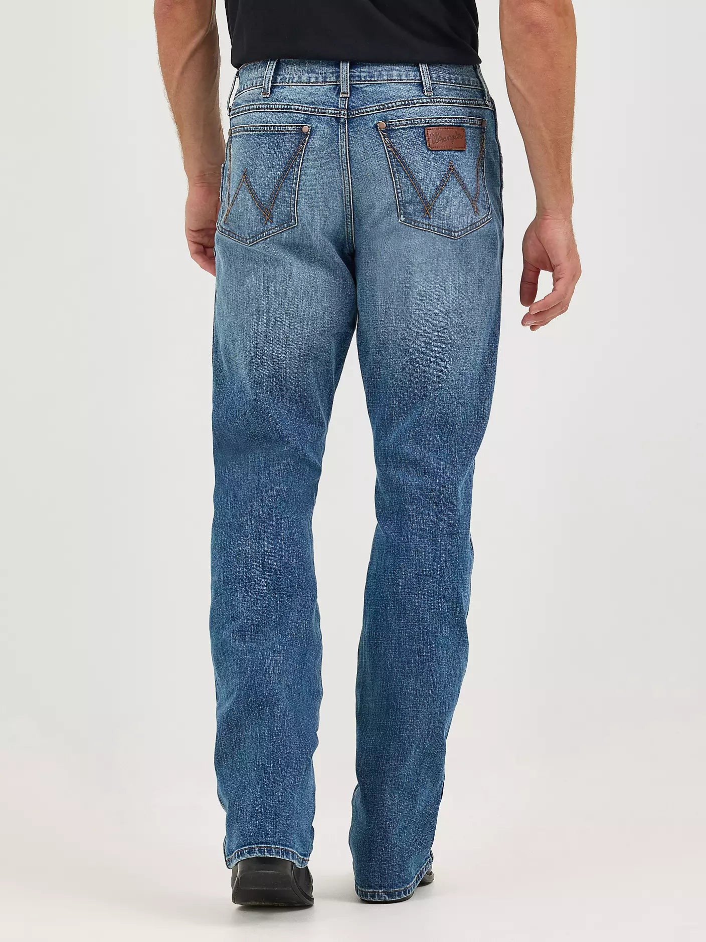 Men's Wrangler Retro® Relaxed Fit Bootcut Jean
