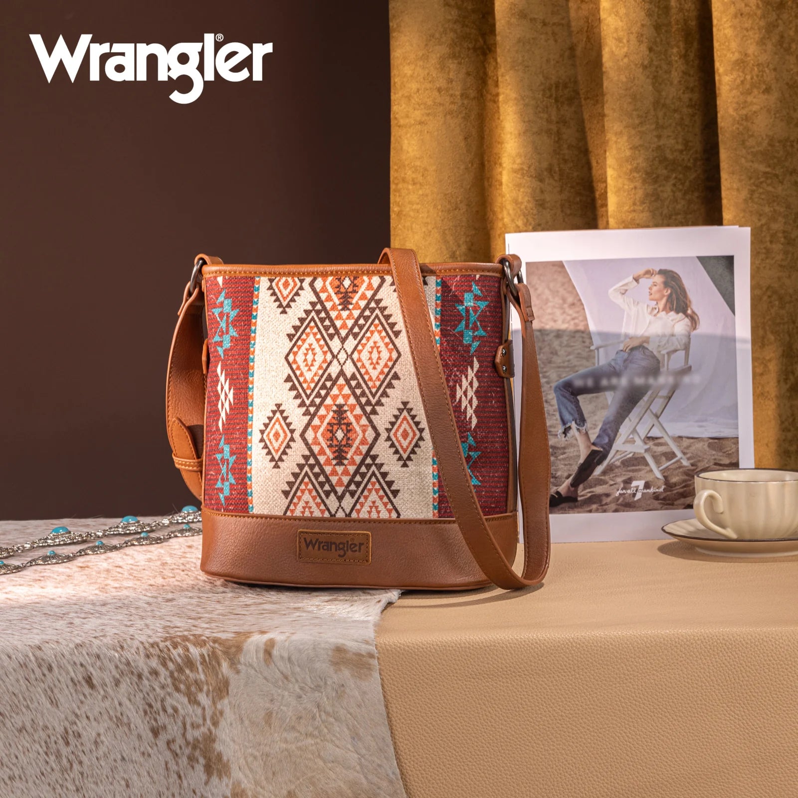 Sac bandoulière Wrangler à motif aztèque vieilli, imprimé des deux côtés, avec compartiment dissimulé pour port d’arme - Brun
