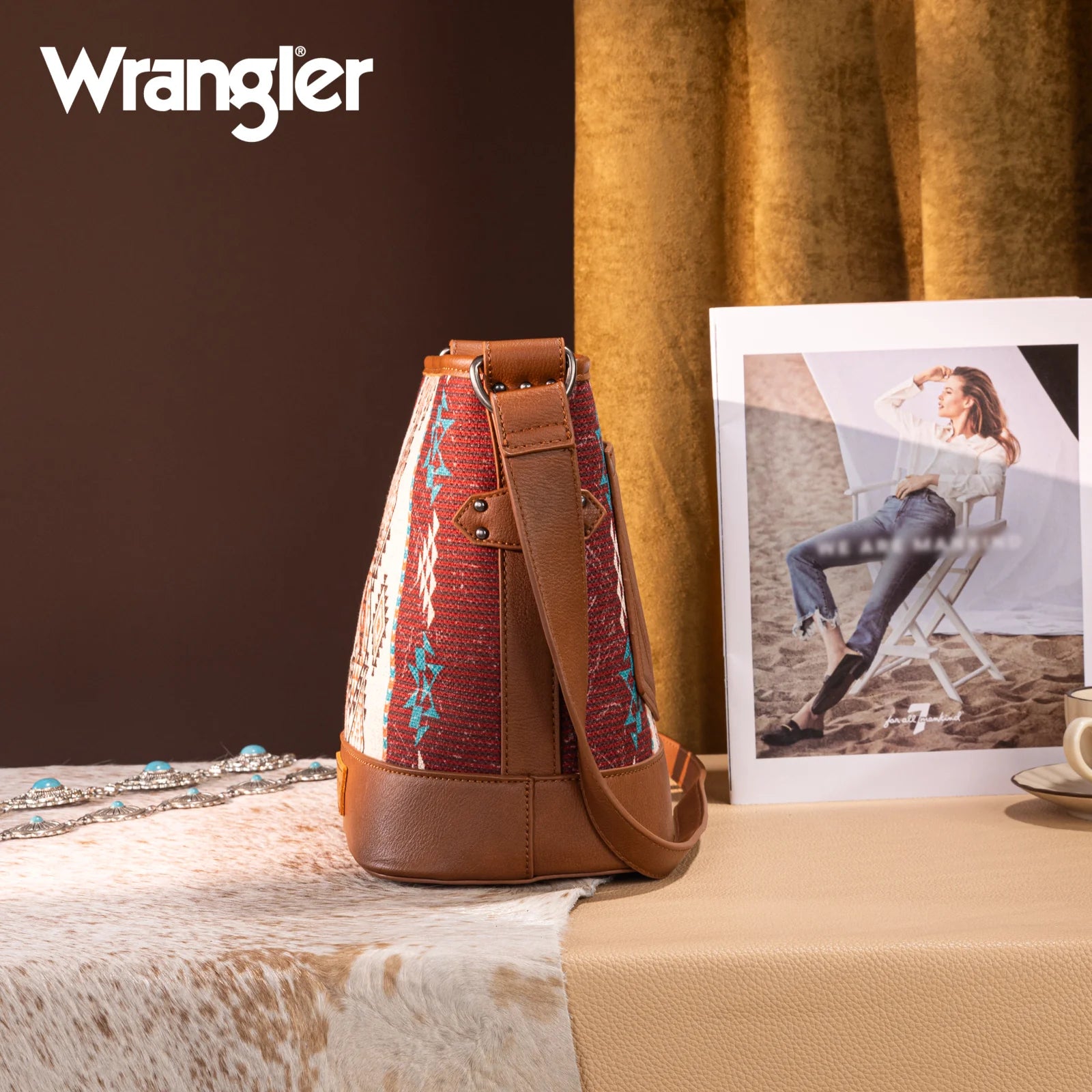Sac bandoulière Wrangler à motif aztèque vieilli, imprimé des deux côtés, avec compartiment dissimulé pour port d’arme - Brun