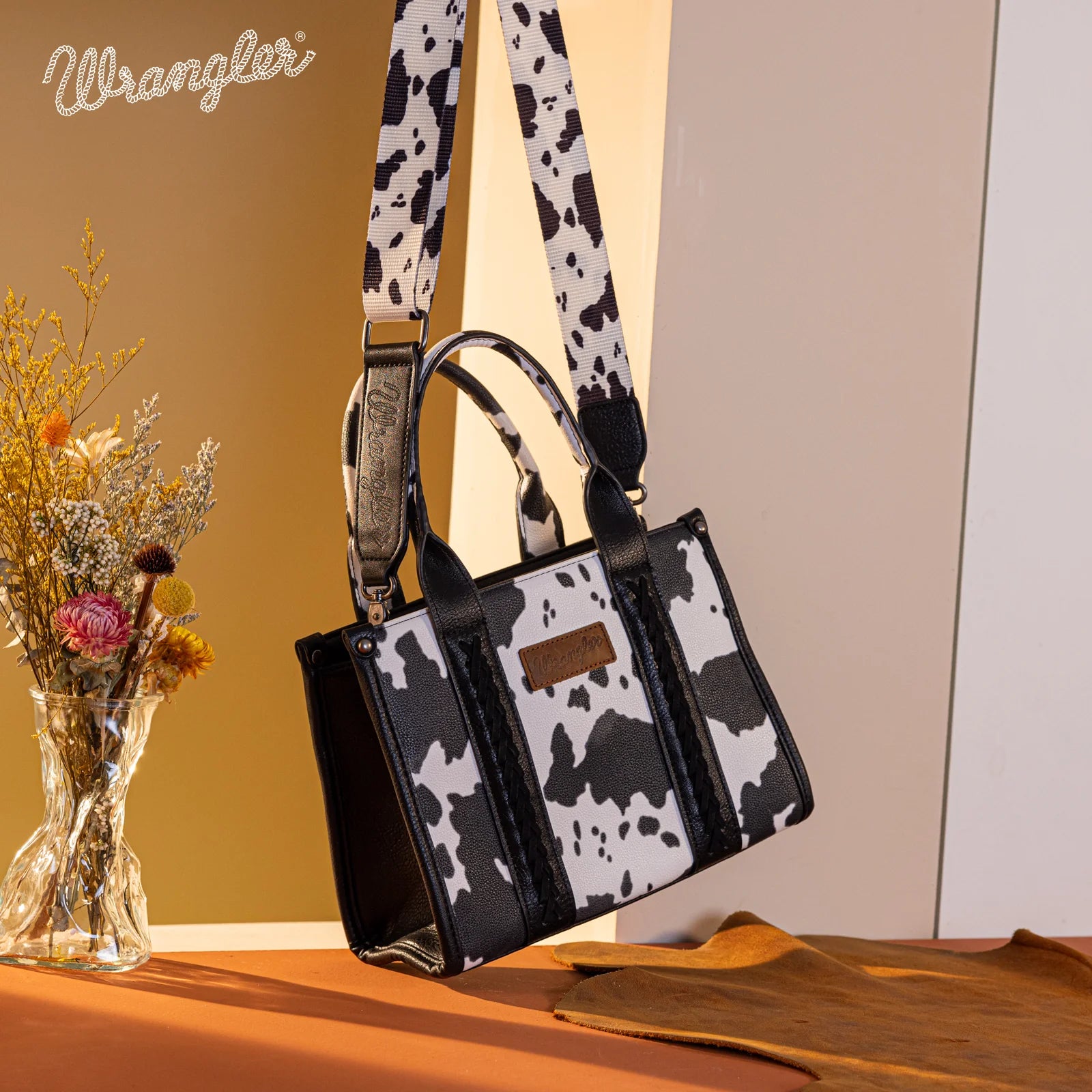 Sac fourre-tout/sac à bandoulière dissimulé à imprimé vache Wrangler - Noir