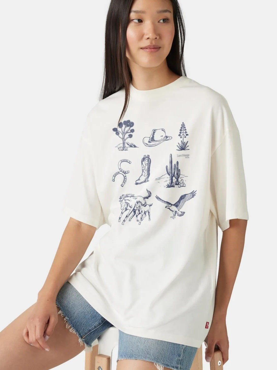 Levi's Women's Oversized Fit Tee "Western Icon"