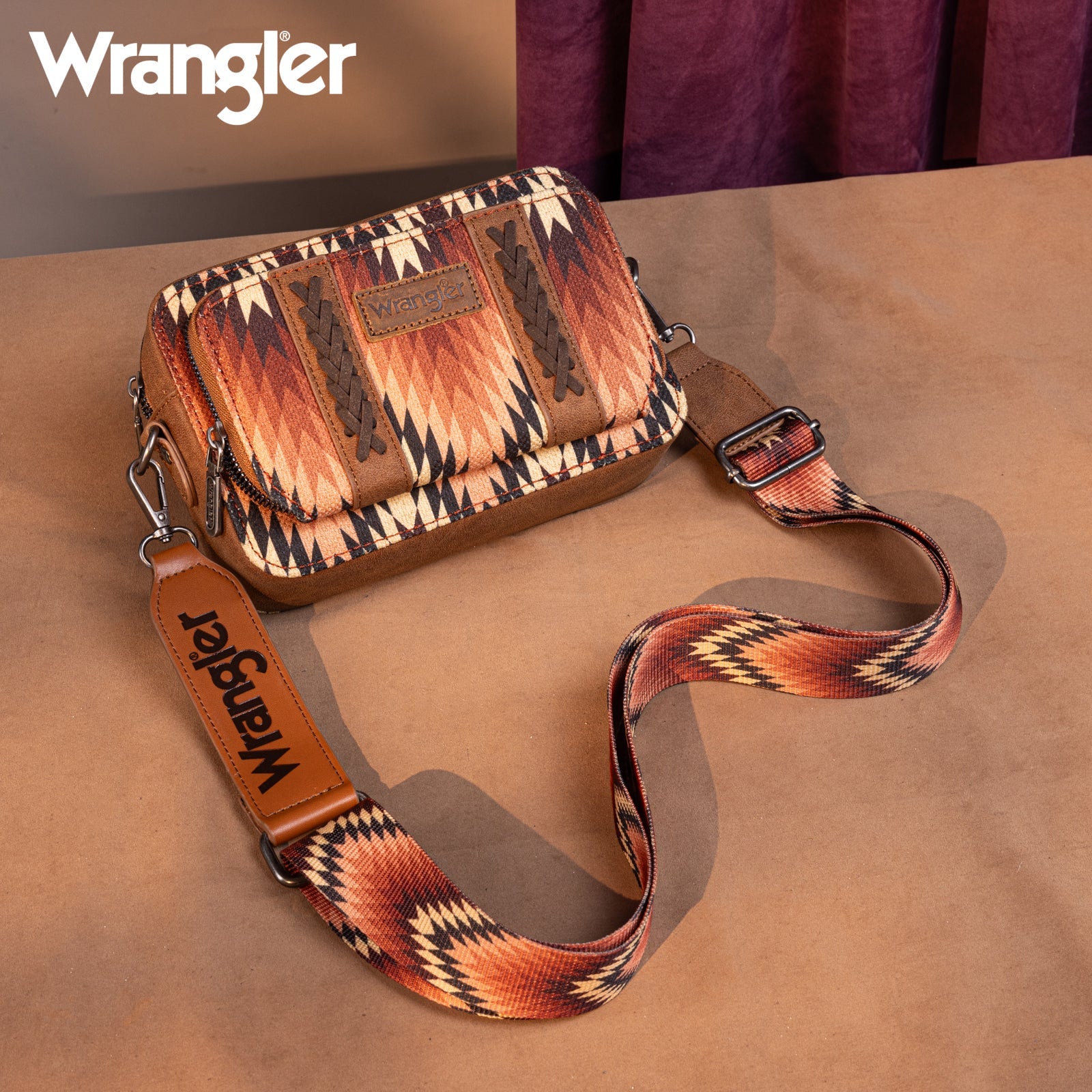 Sac à main Wrangler à bandoulière double face avec compartiment portefeuille et motif sud-ouest - Brun